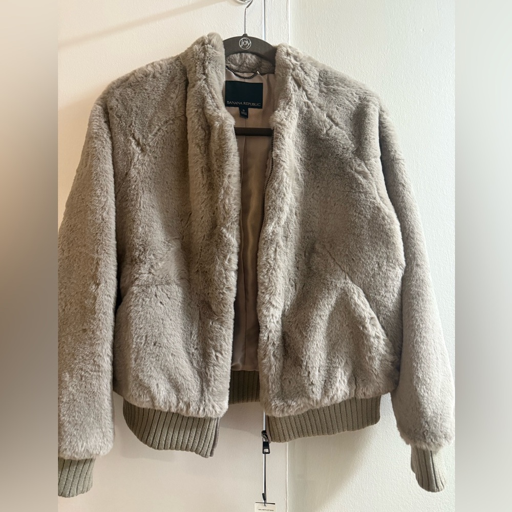 NWT Banana Republic Plush Faux Fur Bomber Jacket in Taupe